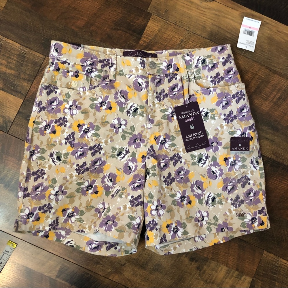 Gloria Vanderbilt Amanda Soft Touch Floral Shorts 10 NWT